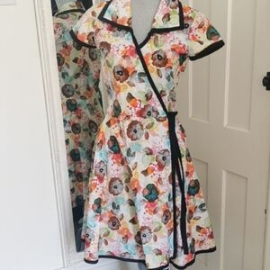 Retro tea party floral dress a line wrap dress. Vintage with tie. Size S/M.
